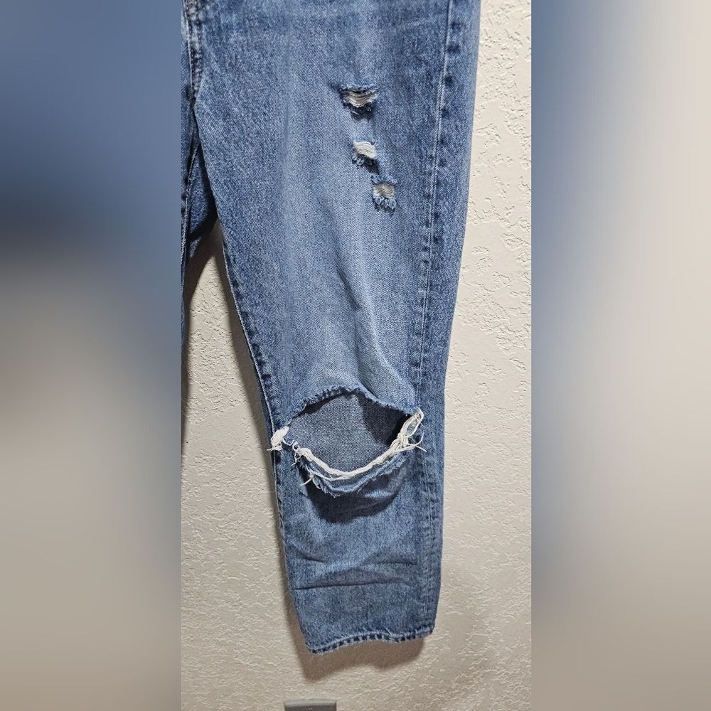 Gap Boyfriend Distressed Denim Jean Size 8 / 29 - Picture 3 of 8